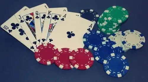 v87 com Lightning Roulette wheel display showing multiplier strikes on numbered segments